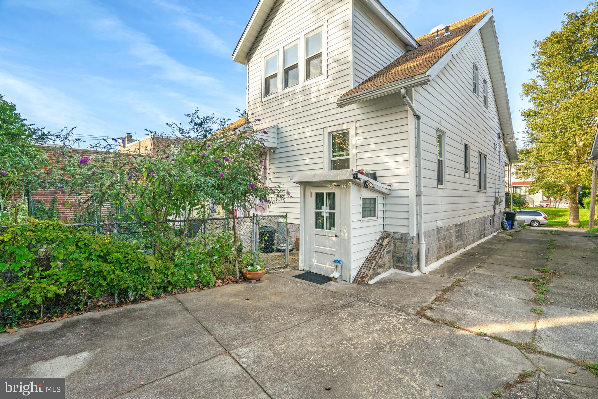 1808 Griffith St