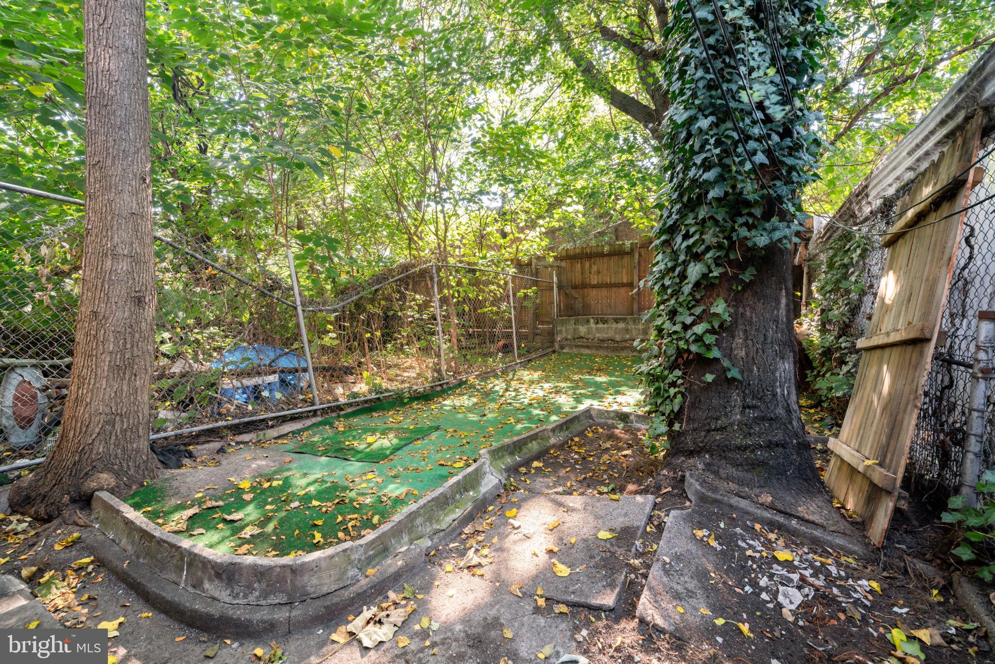 2066 E Allegheny Ave