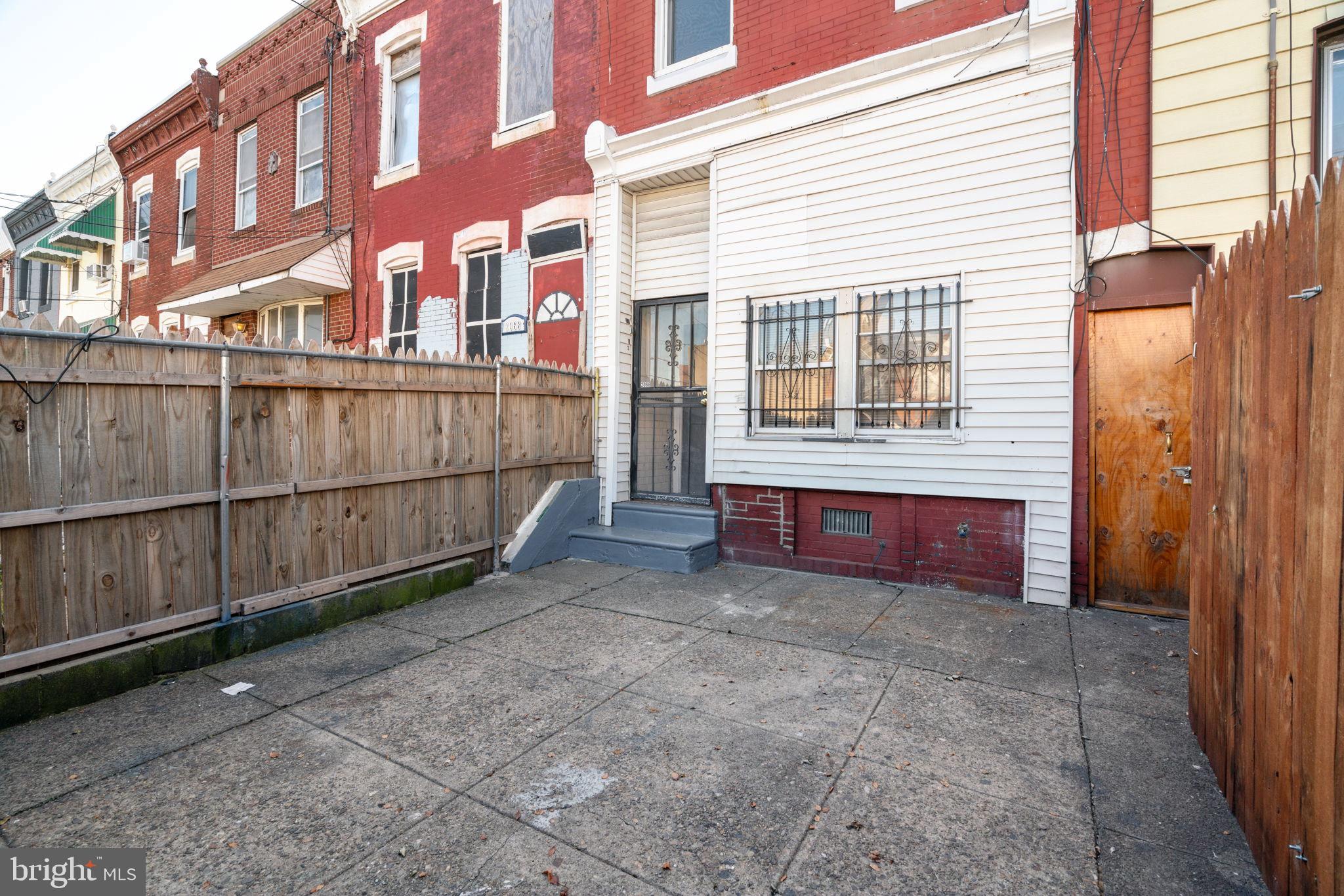 2066 E Allegheny Ave
