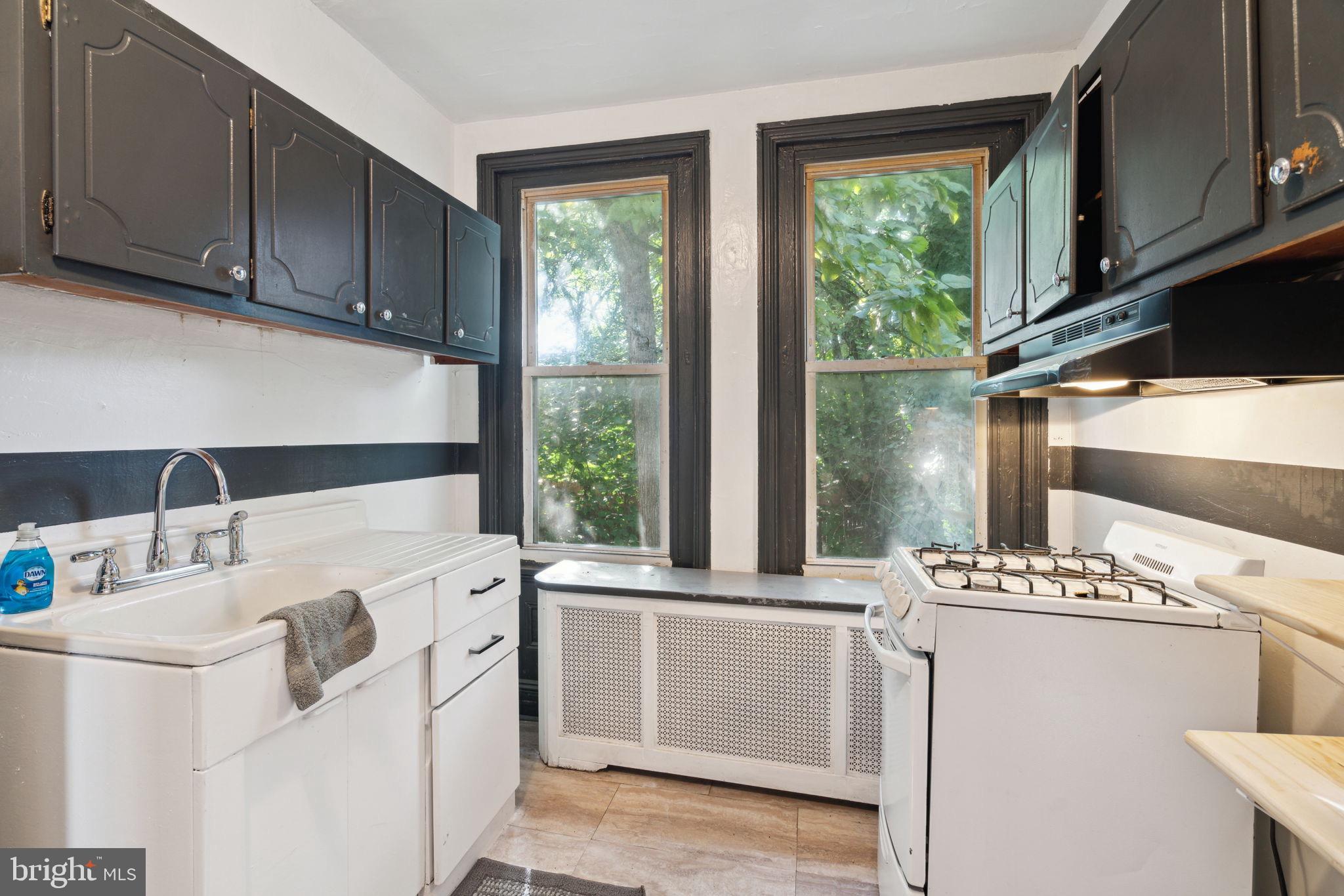 2066 E Allegheny Ave