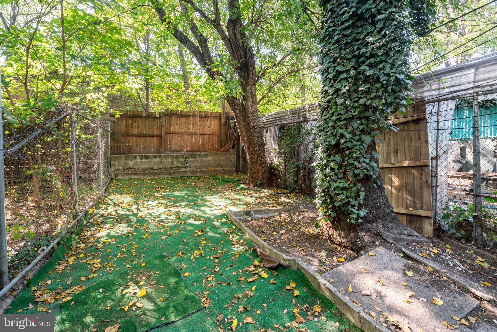 2066 E Allegheny Ave