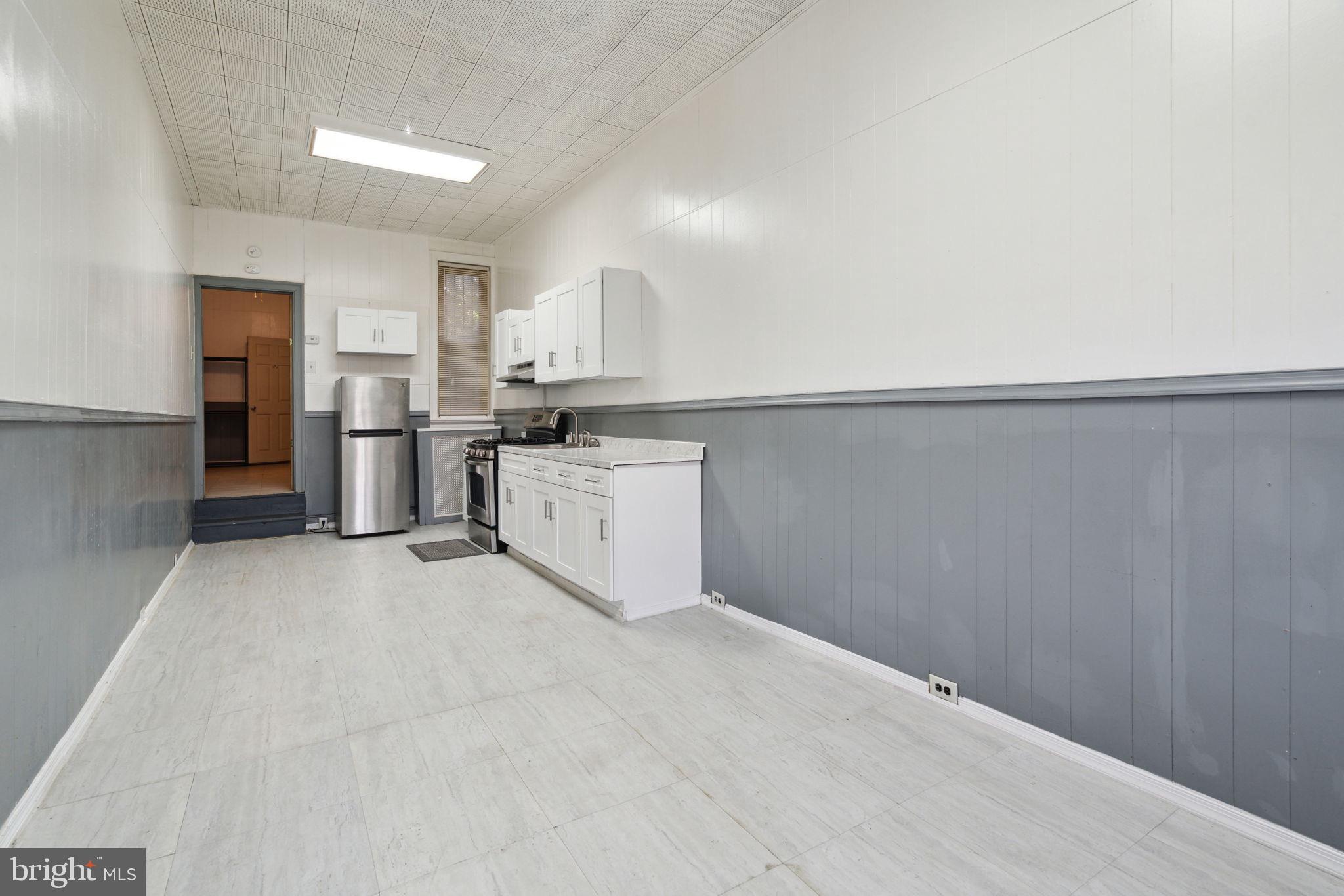 2066 E Allegheny Ave