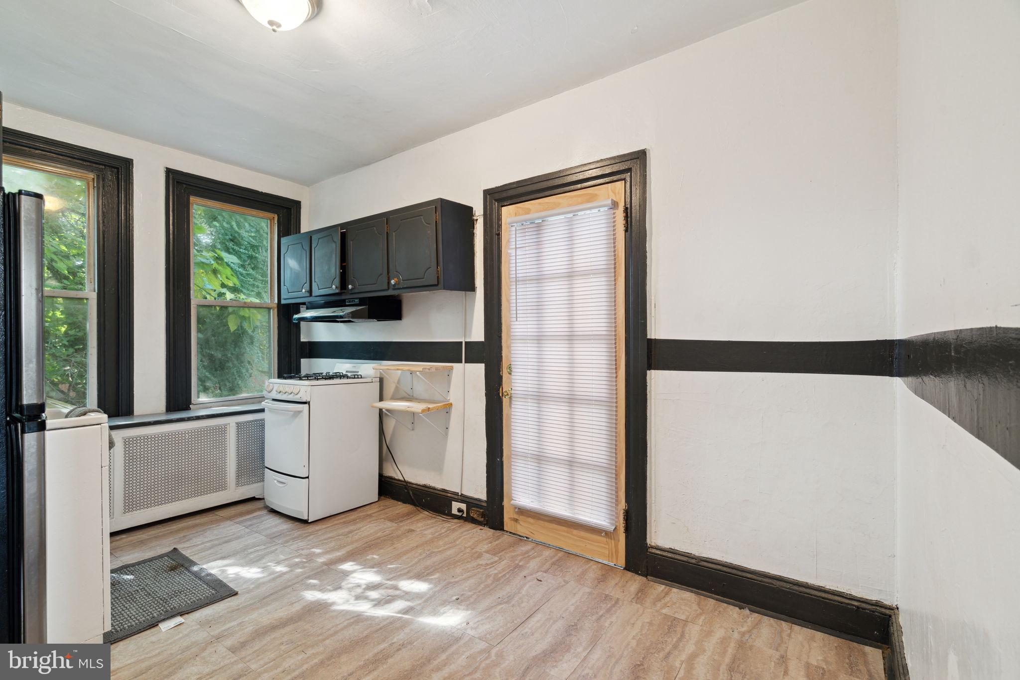 2066 E Allegheny Ave