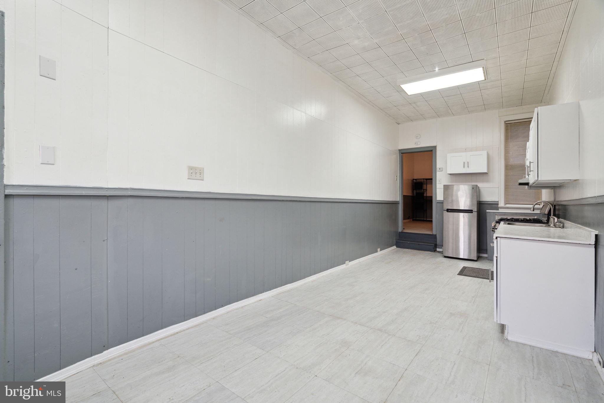 2066 E Allegheny Ave