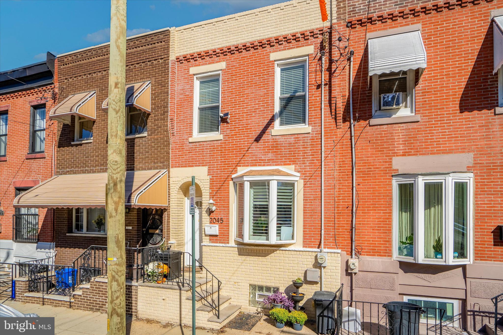 2045 Dickinson St
