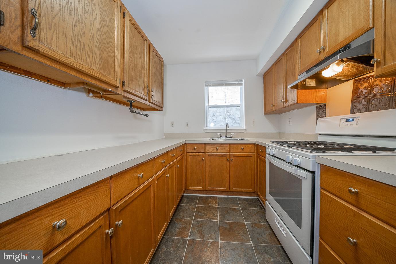 1921 Morse St