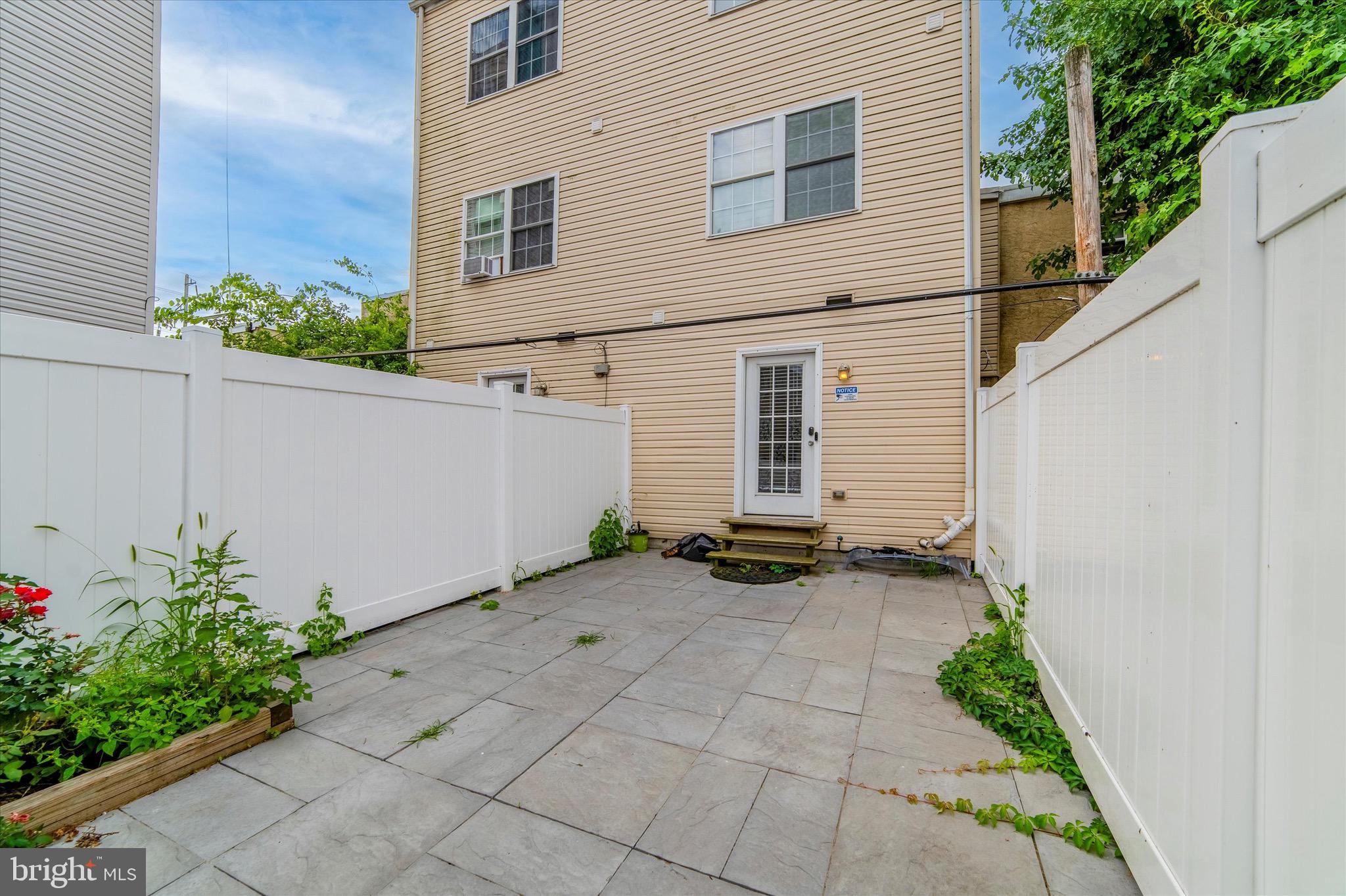 2537 Federal St