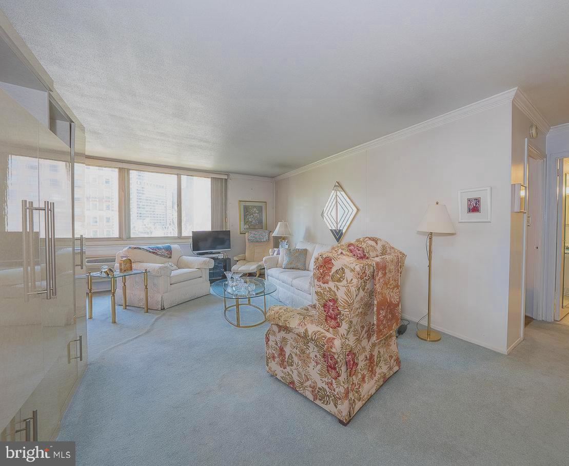 1919 Chestnut St #716