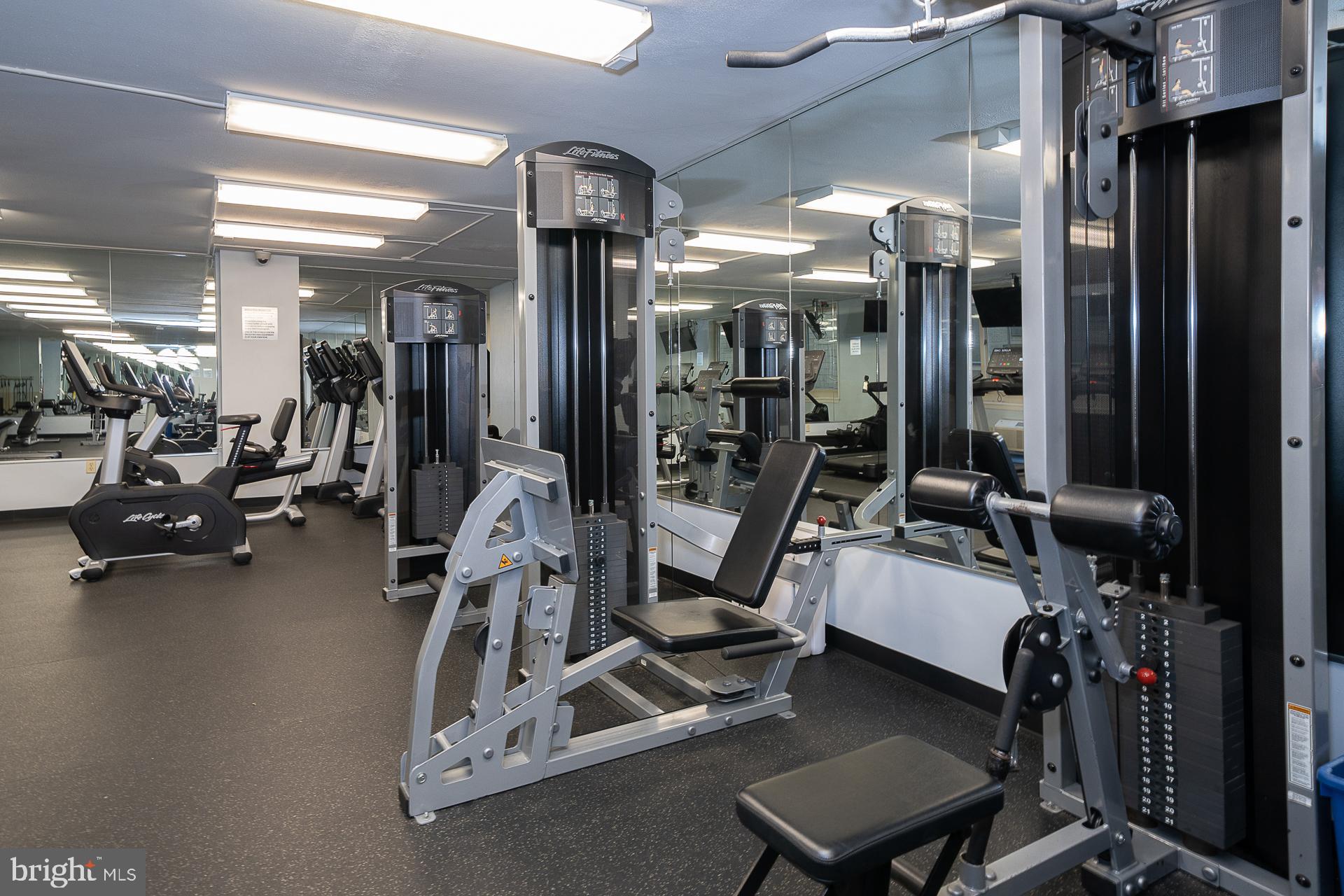 1919 Chestnut St #716