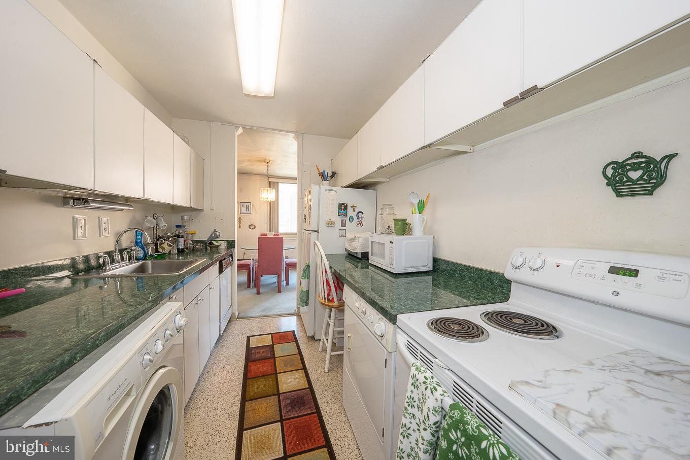 1919 Chestnut St #716