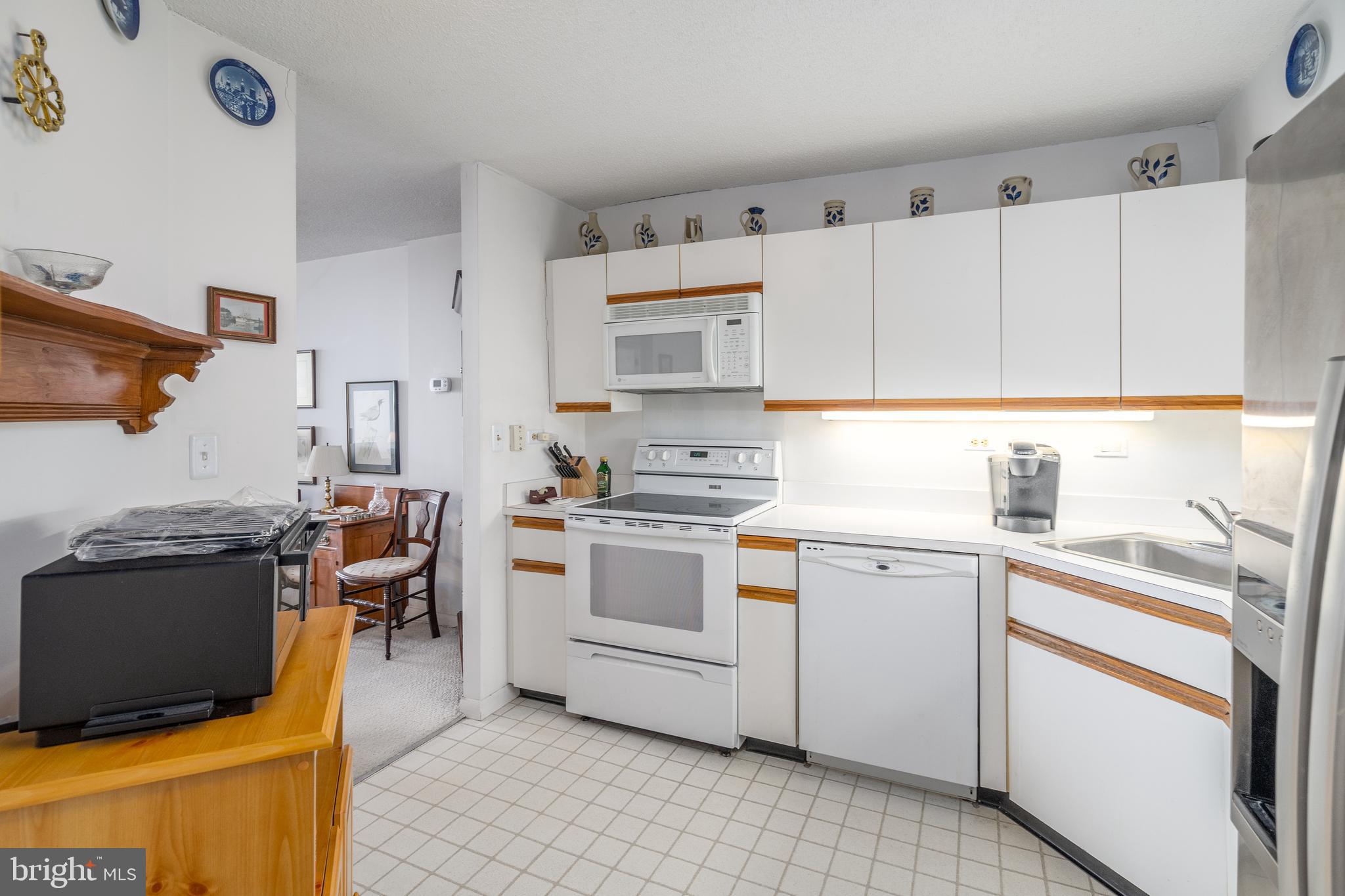233 S 6th St #711