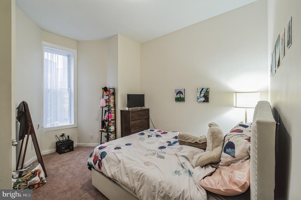 1729 Ridge Ave
