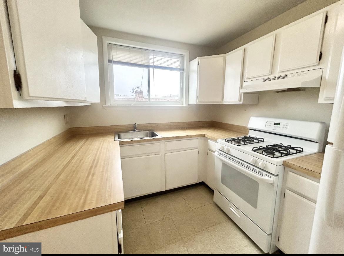 1409-13 N 76th St #5c