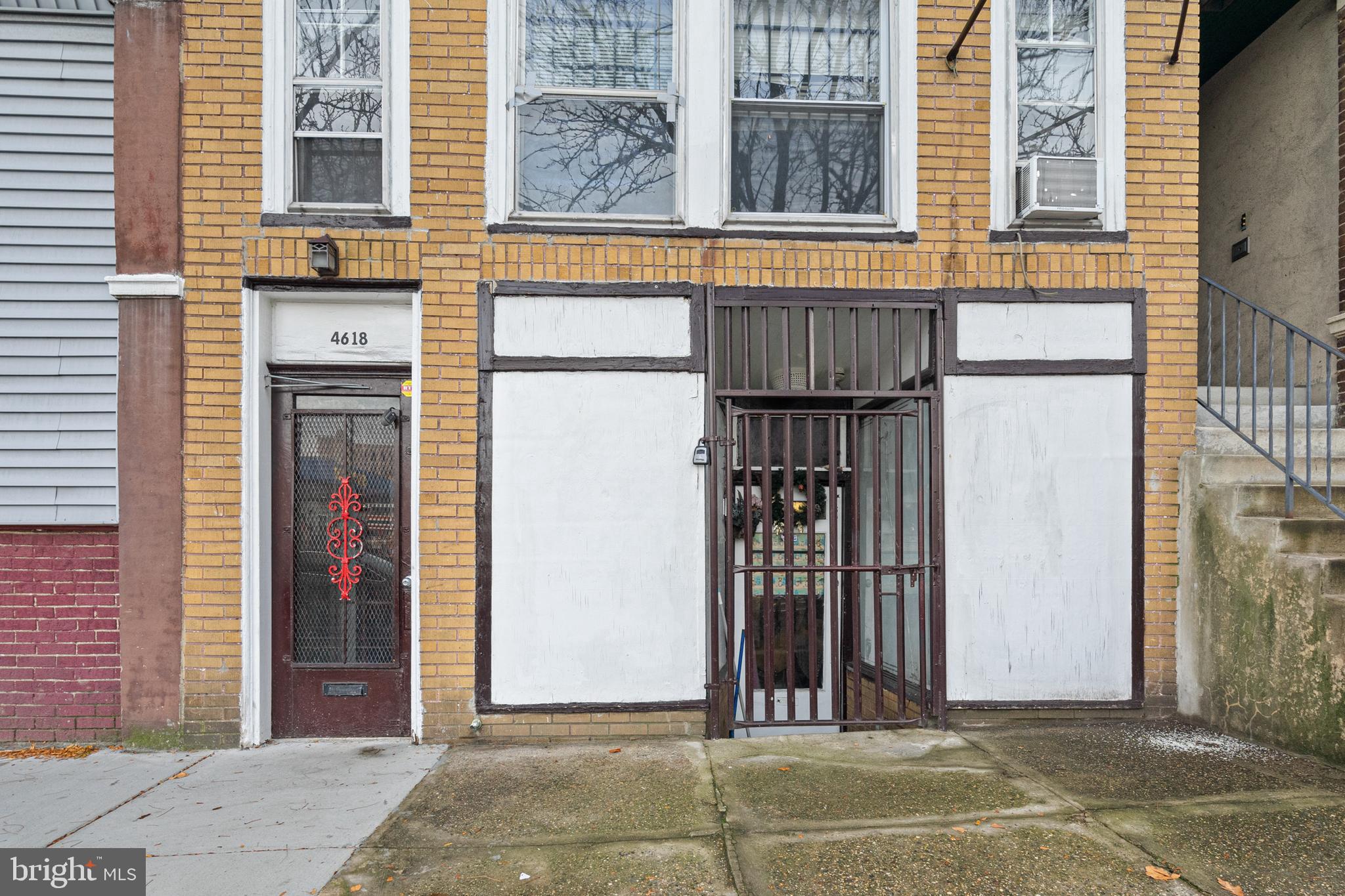 4618 Walnut St