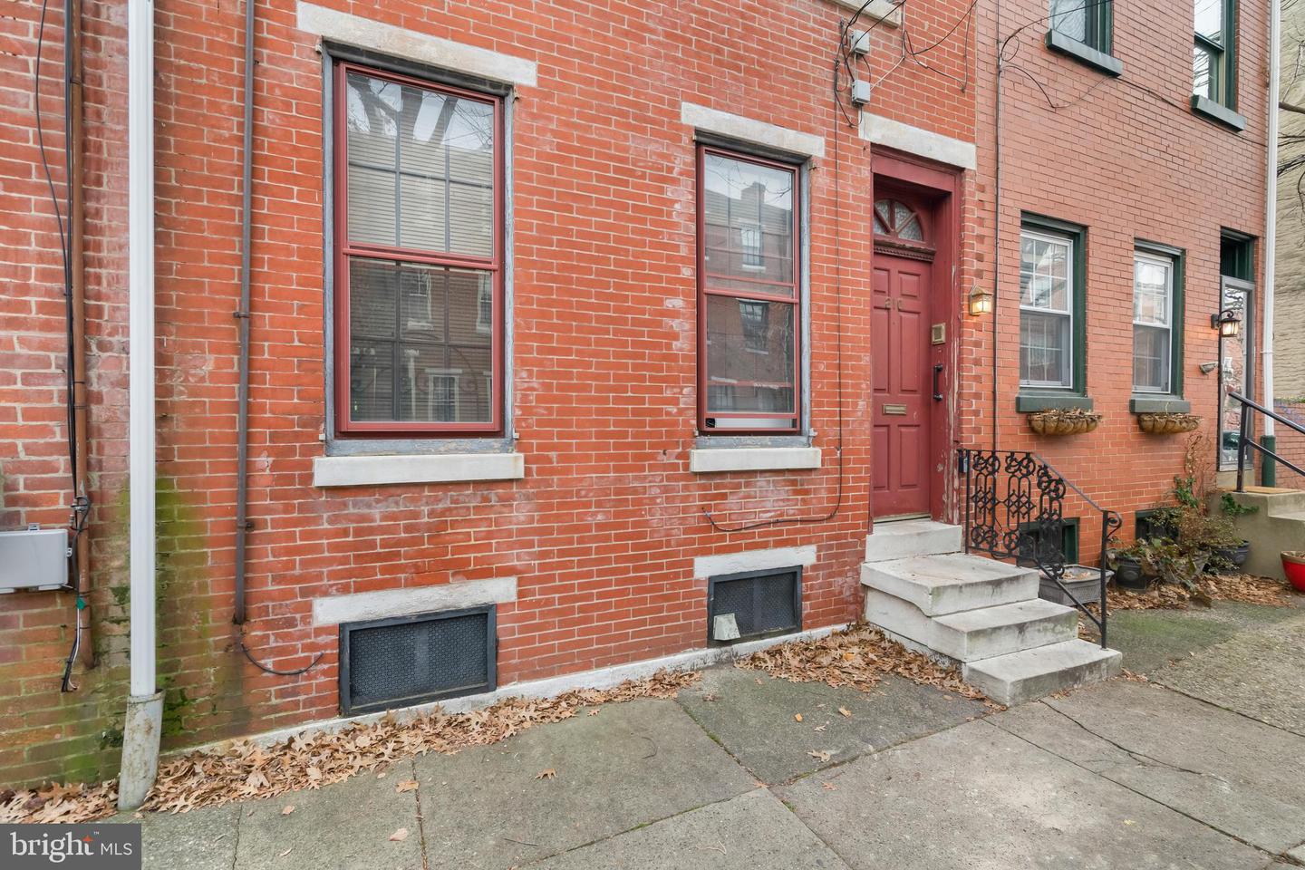 210 Carpenter St
