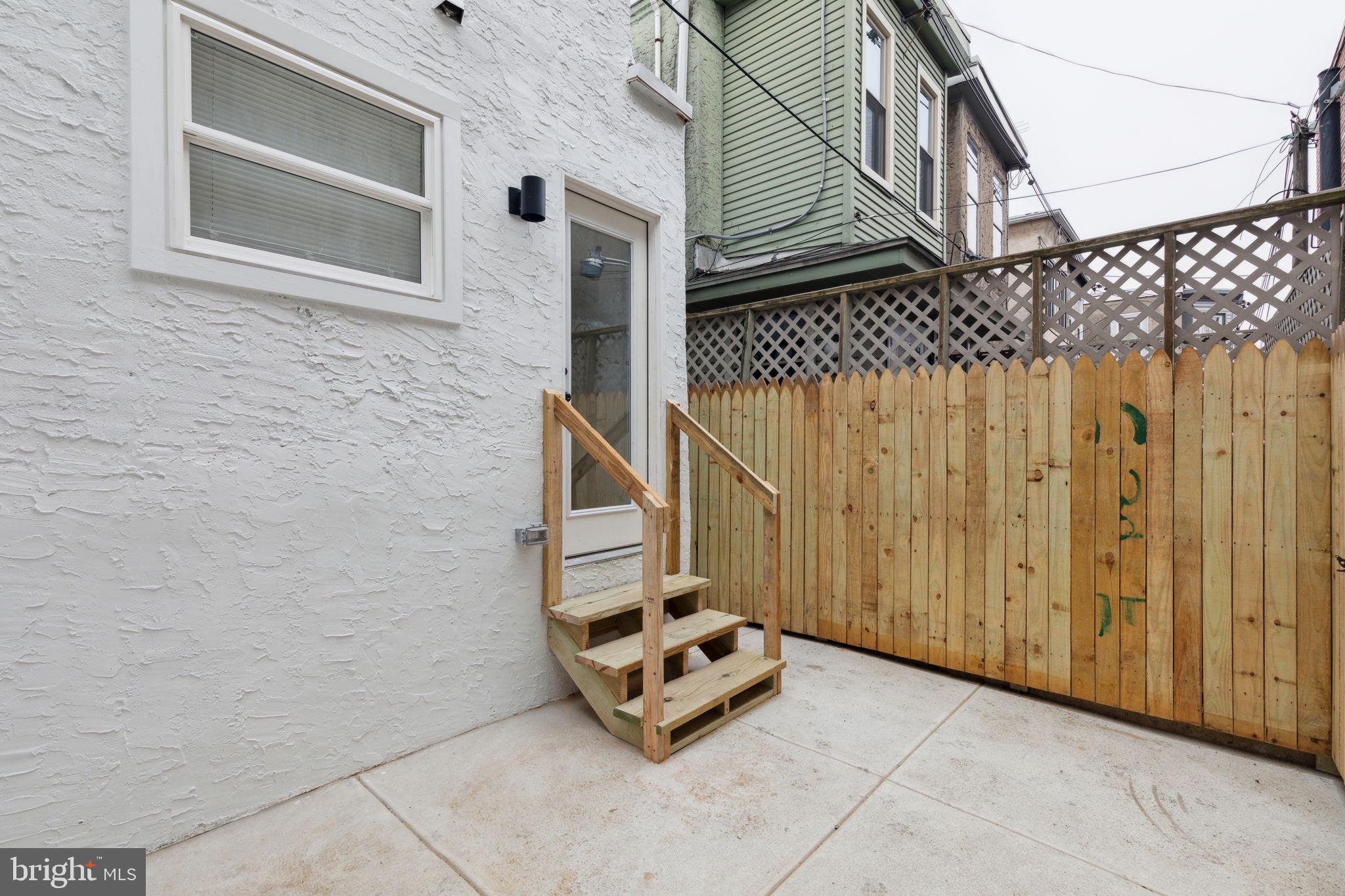 774 N 25th St