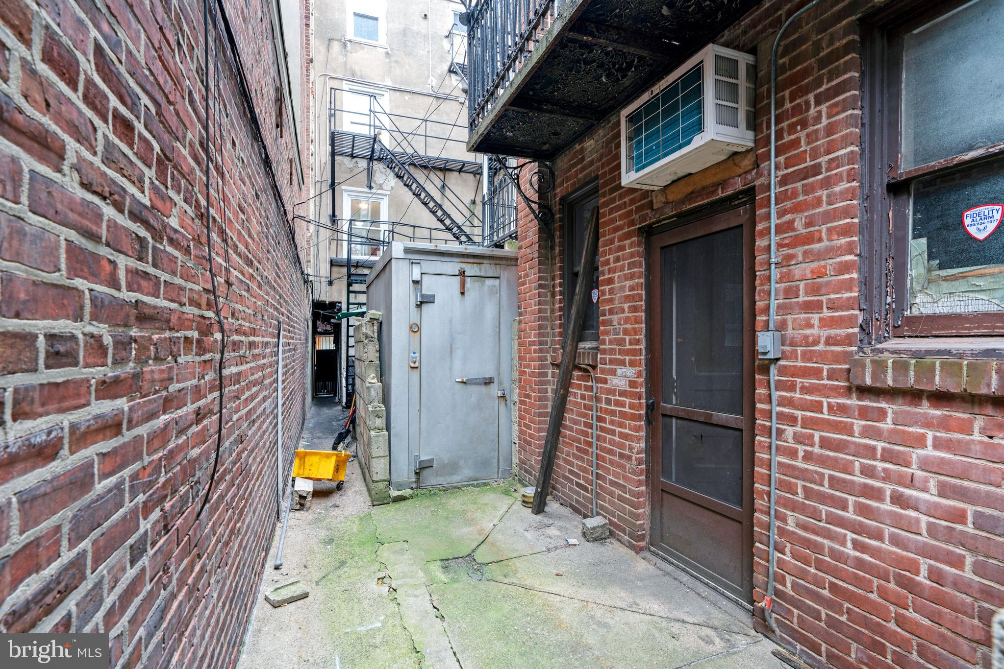 909 Christian St