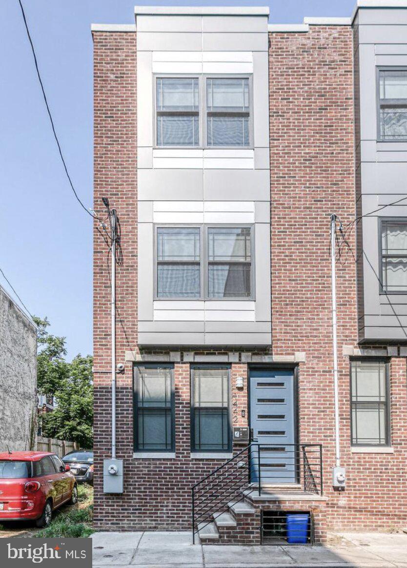 1444 N Myrtlewood St