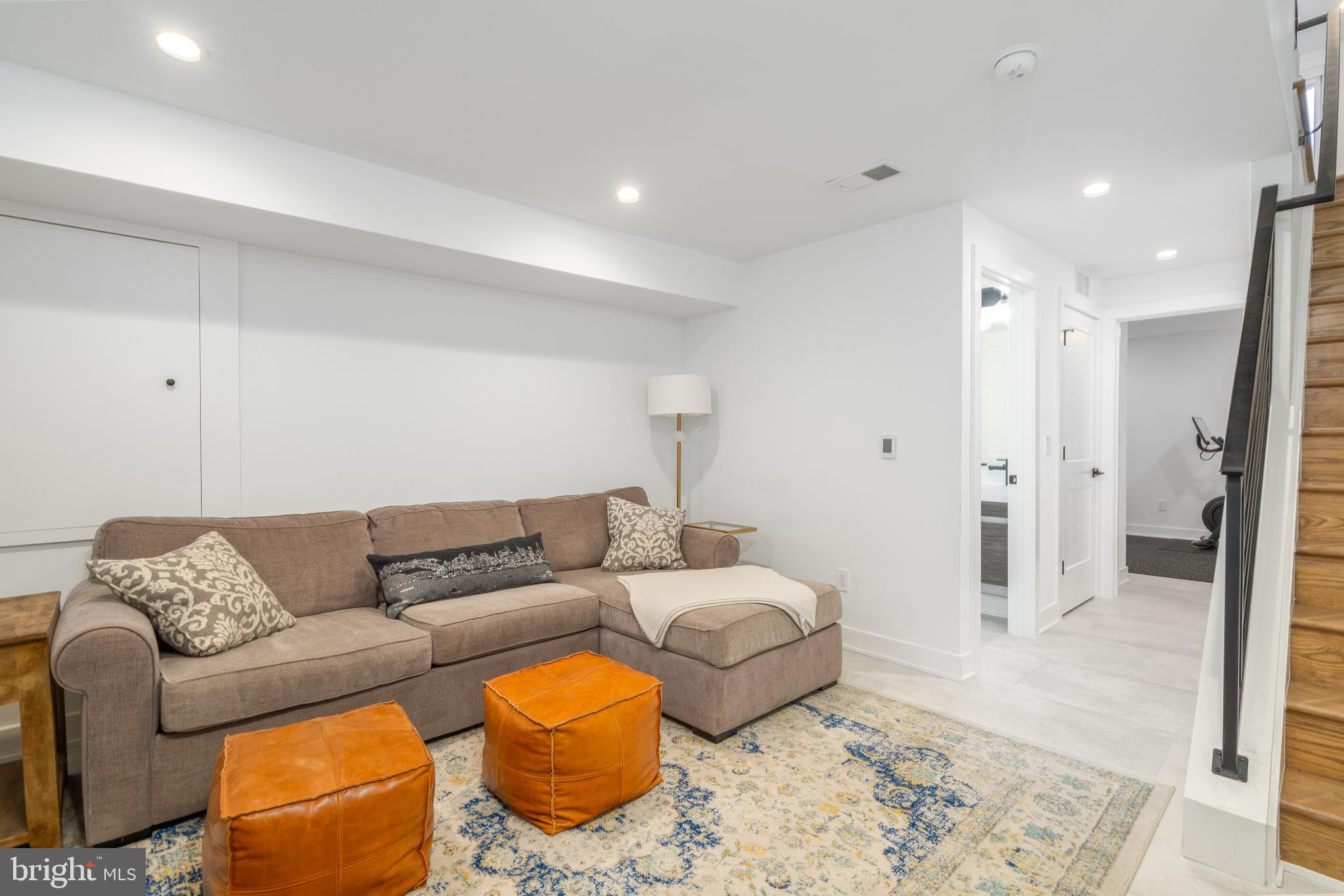 2015 Saint Albans St