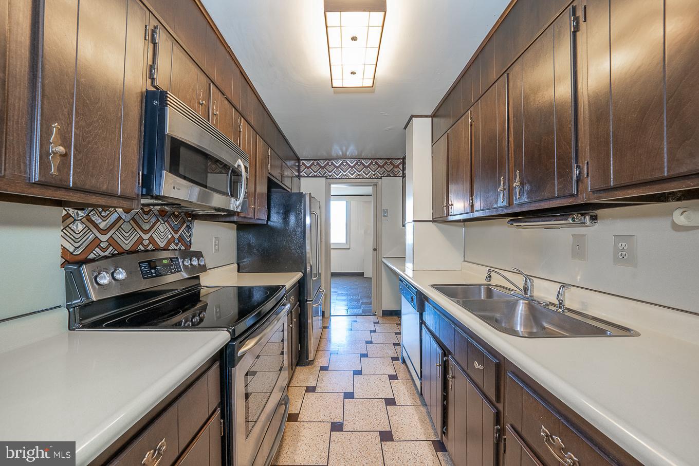 1919 Chestnut St #2801/24