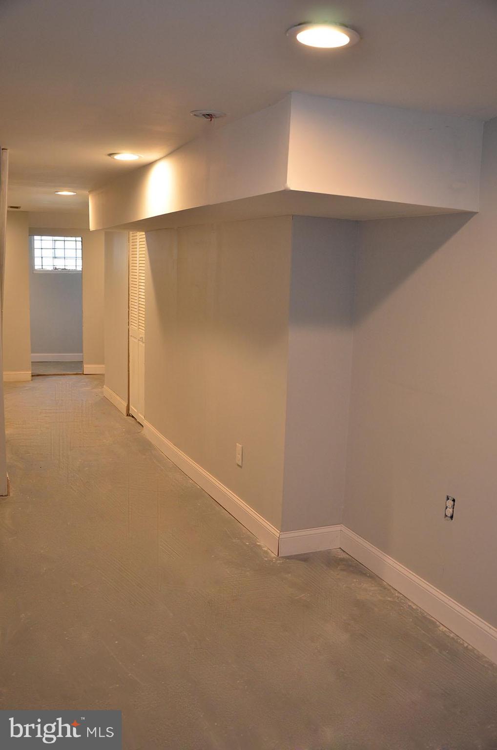 275 W Wellens St