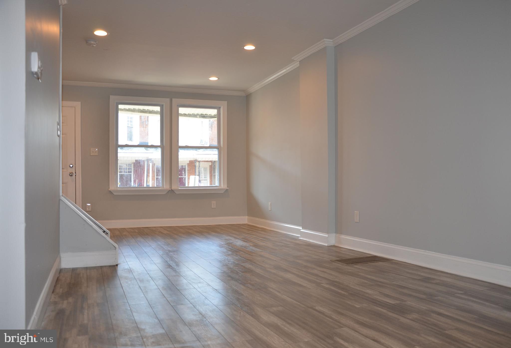 275 W Wellens St