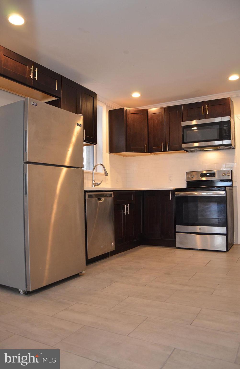 275 W Wellens St