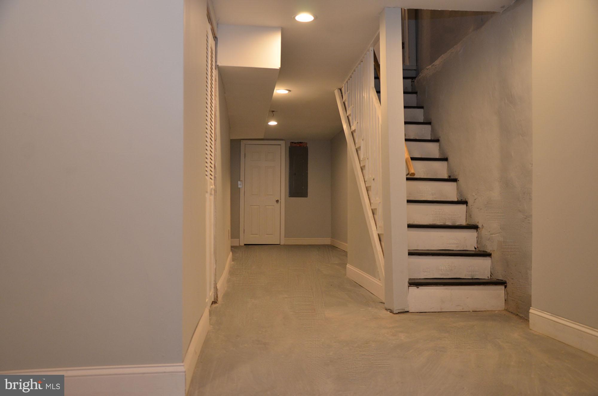 275 W Wellens St