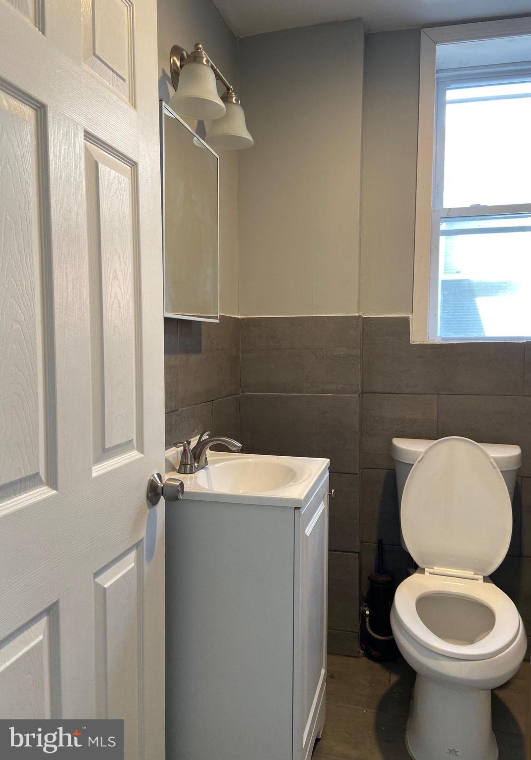 275 W Wellens St
