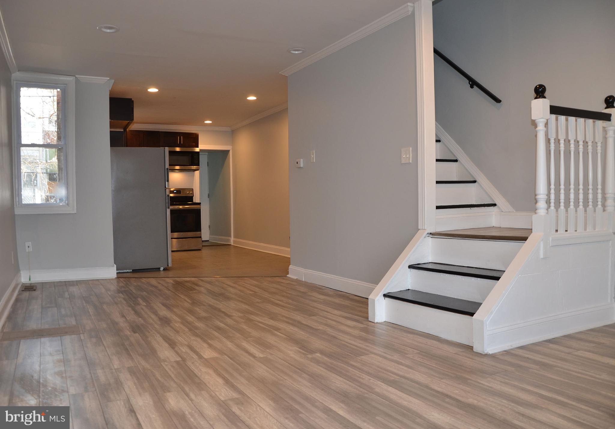 275 W Wellens St
