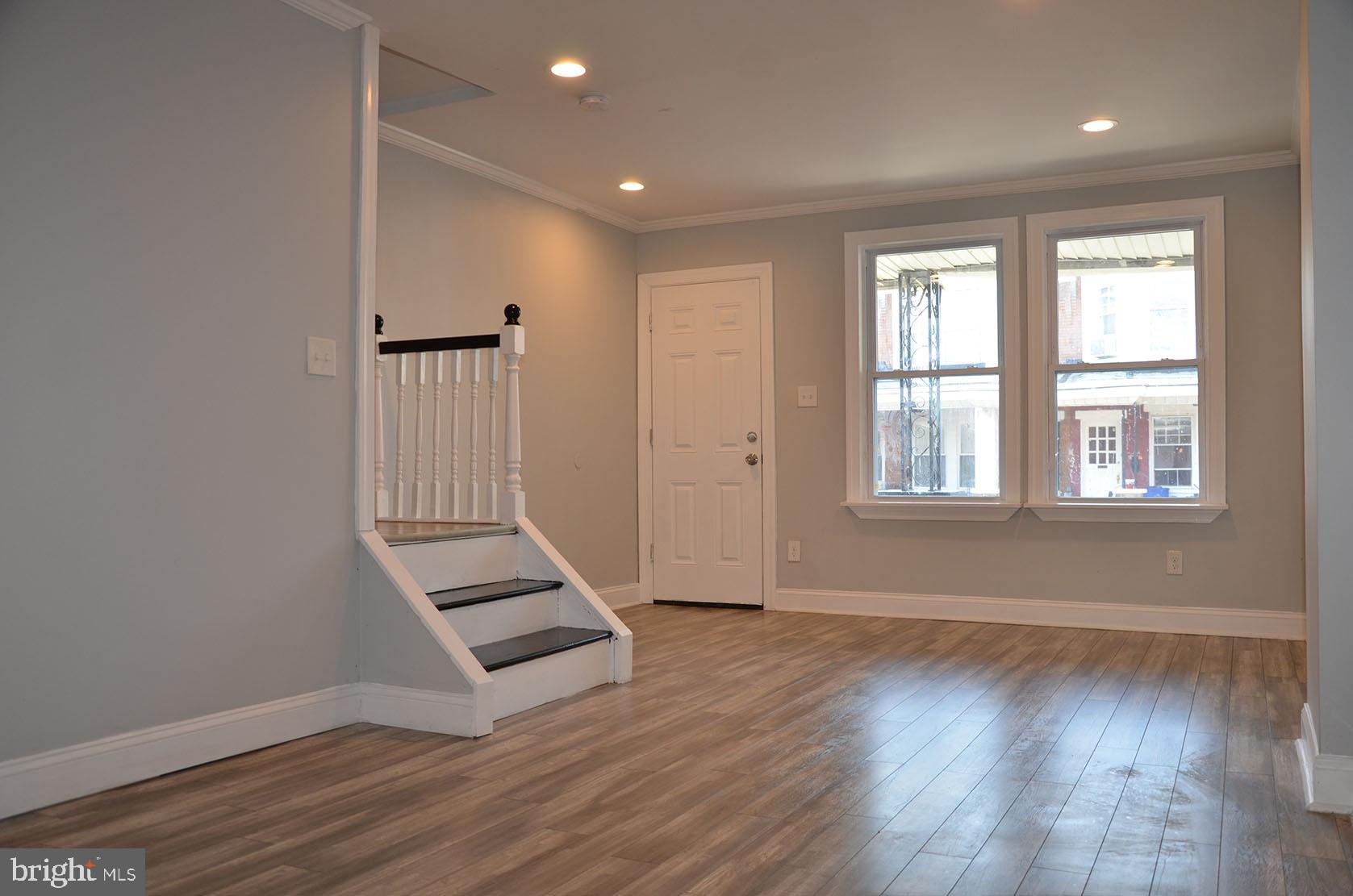 275 W Wellens St