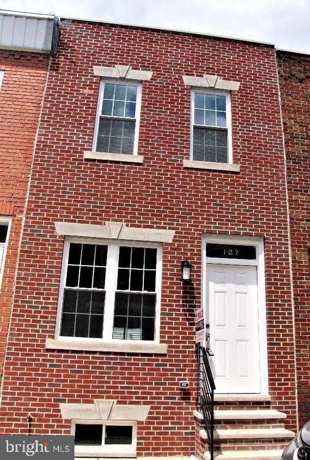 127 Emily St