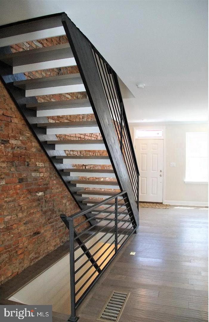 127 Emily St