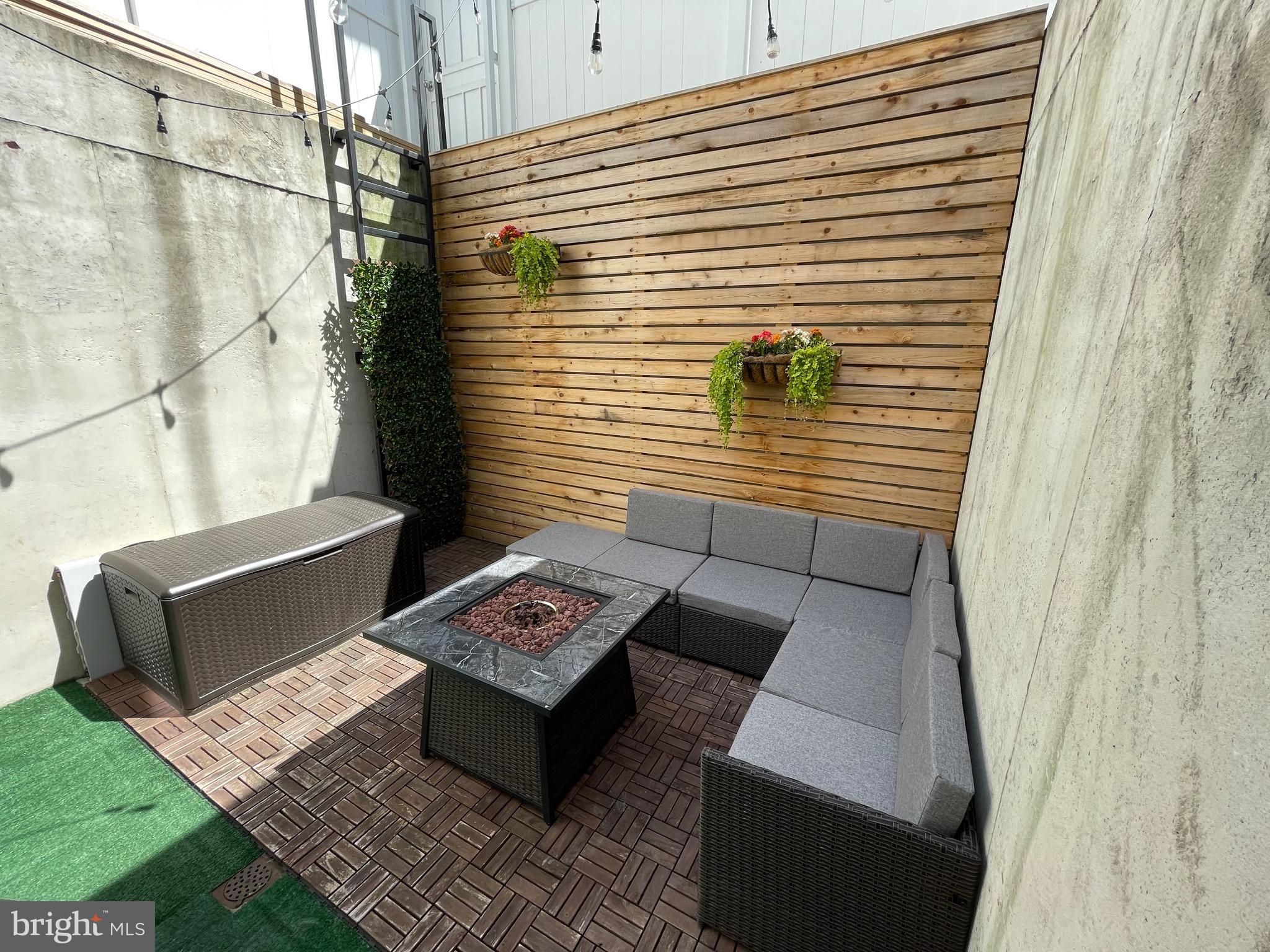 1632 Fitzwater St #C