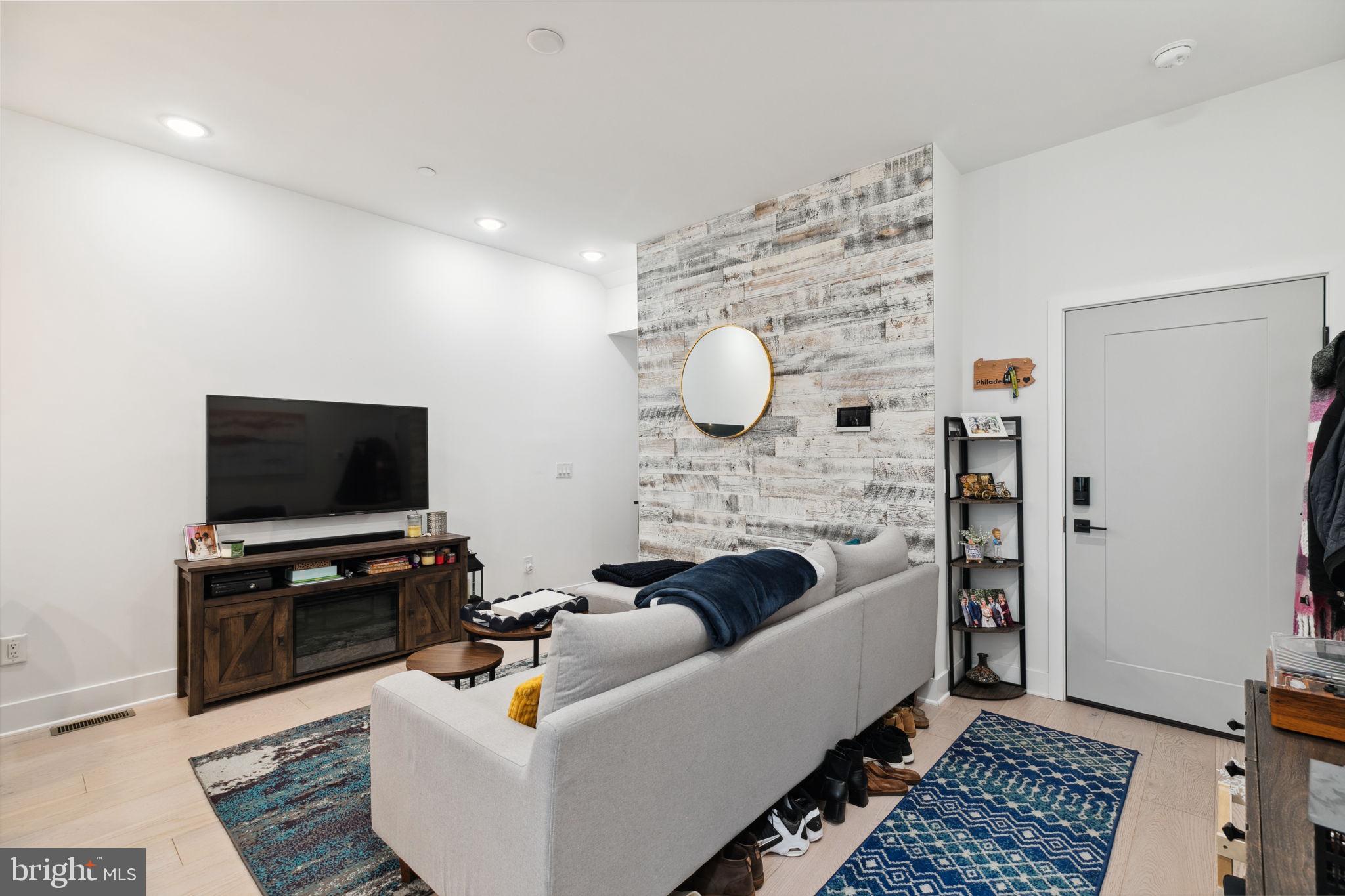 1632 Fitzwater St #C