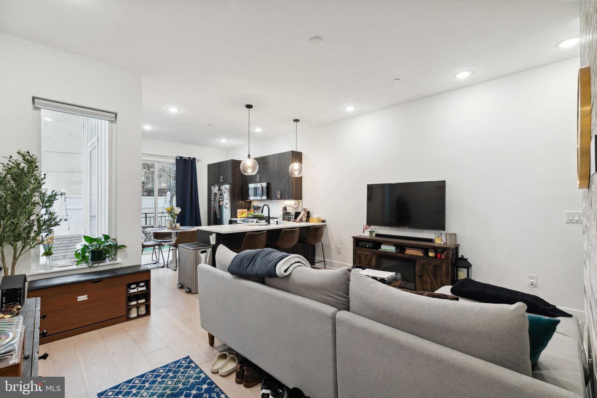 1632 Fitzwater St #C