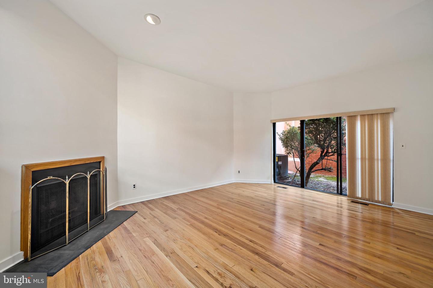 200 Head House Ct