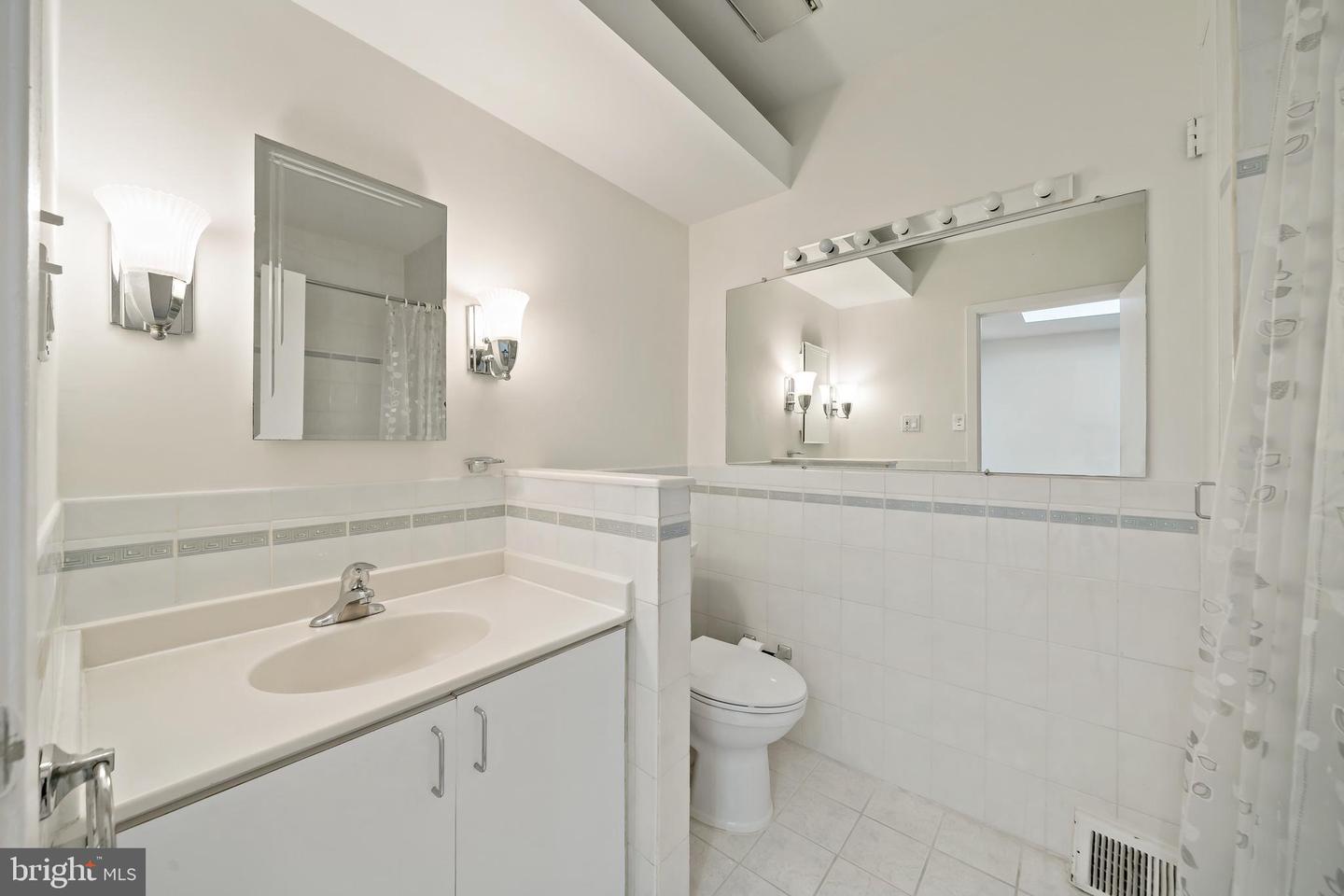 200 Head House Ct