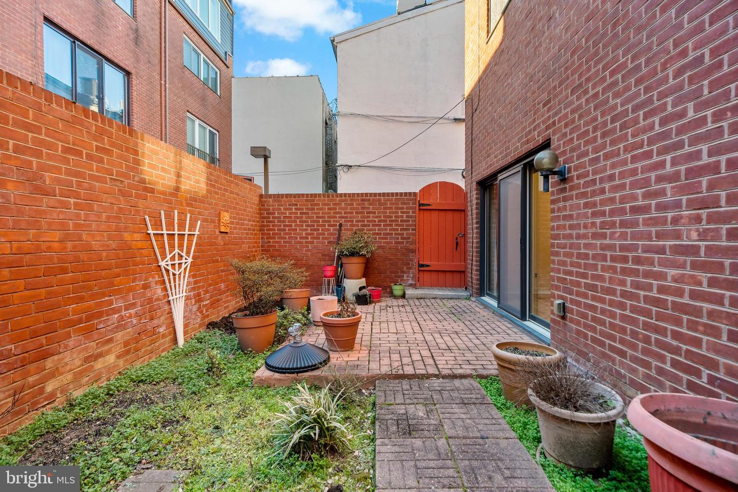200 Head House Ct
