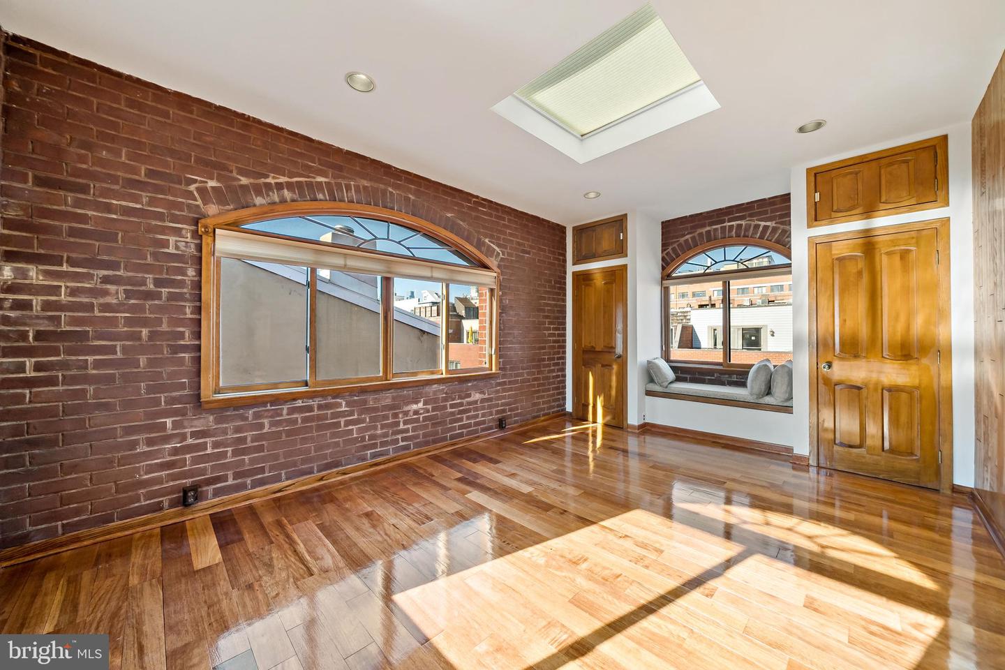 200 Head House Ct