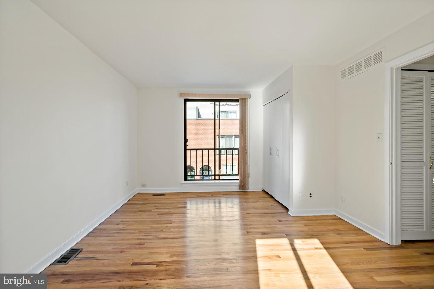 200 Head House Ct