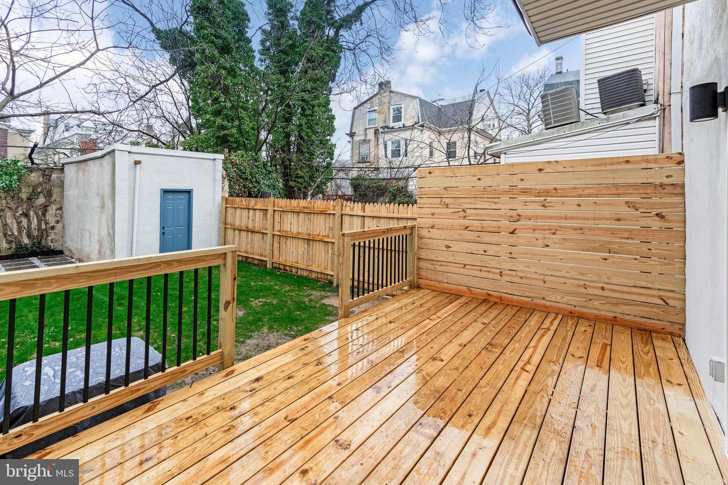 215 W Penn St