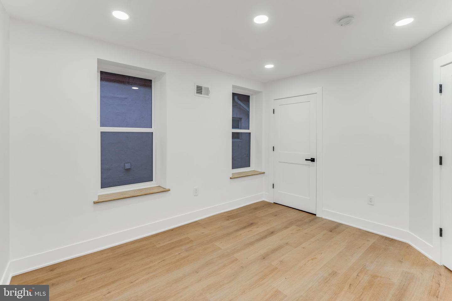 215 W Penn St