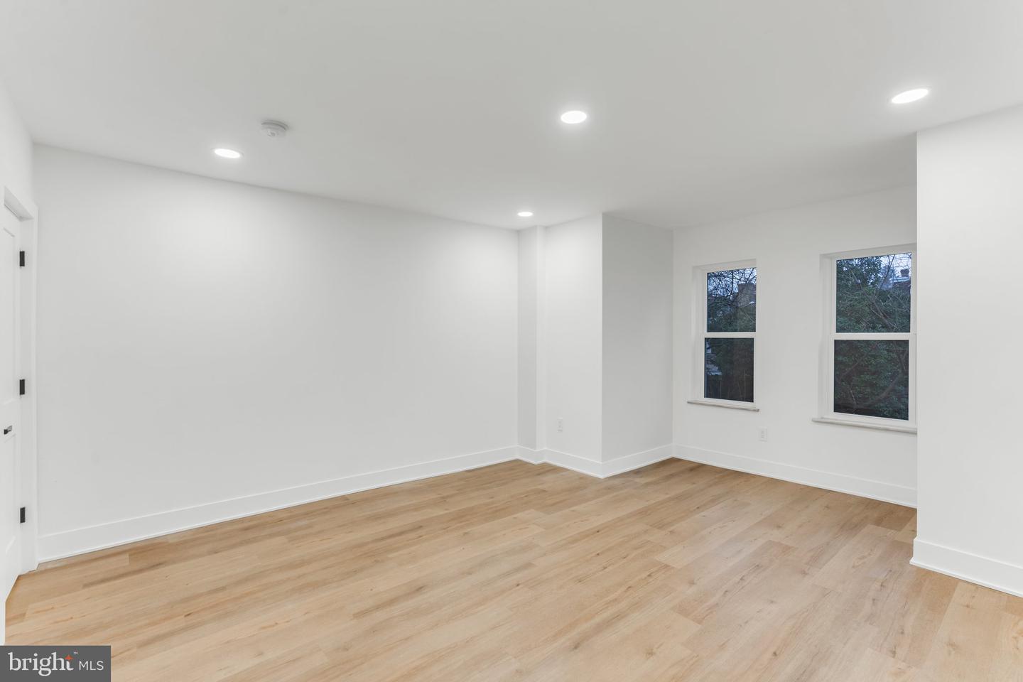 215 W Penn St