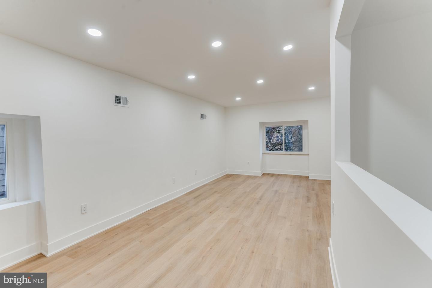 215 W Penn St