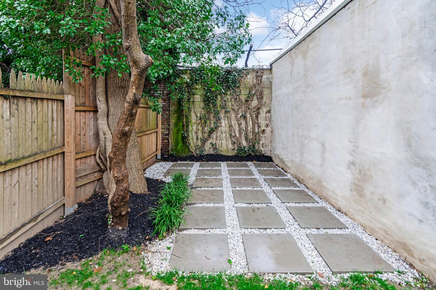 215 W Penn St