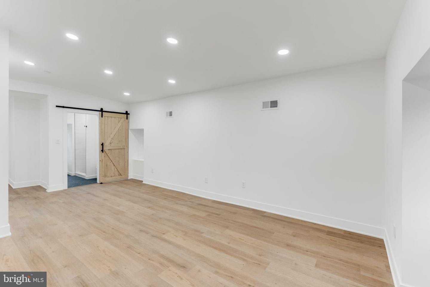 215 W Penn St