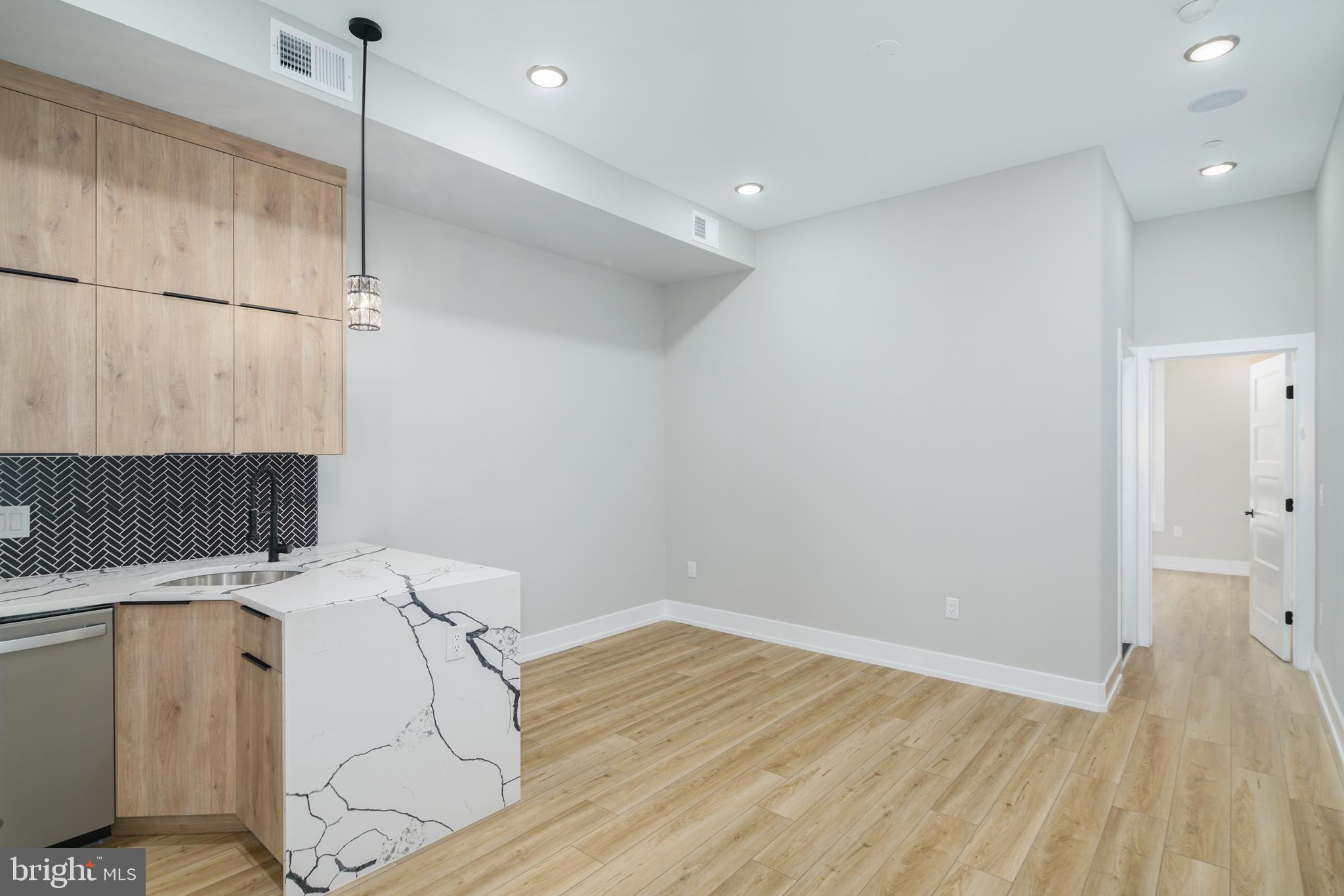 1341 N Randolph St #2