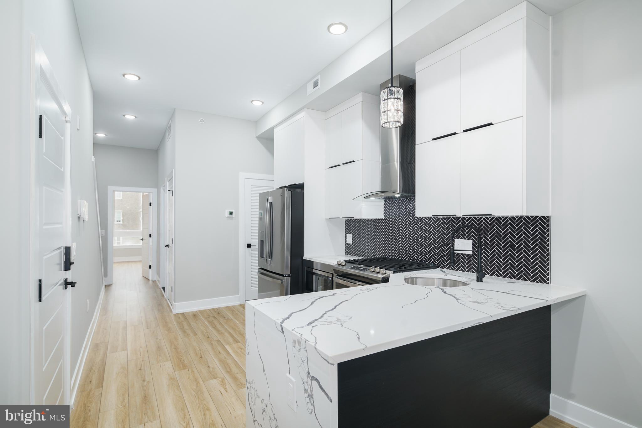 1341 N Randolph St #3