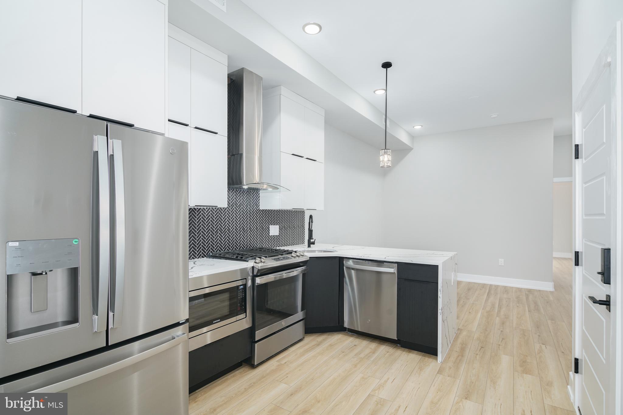 1341 N Randolph St #3